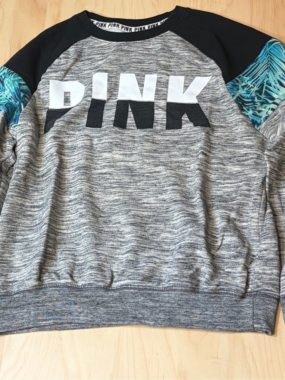 PINK Victoria’s Secret Women’s Crew Neck Colorblock Logo Fleece Sweatshirt S